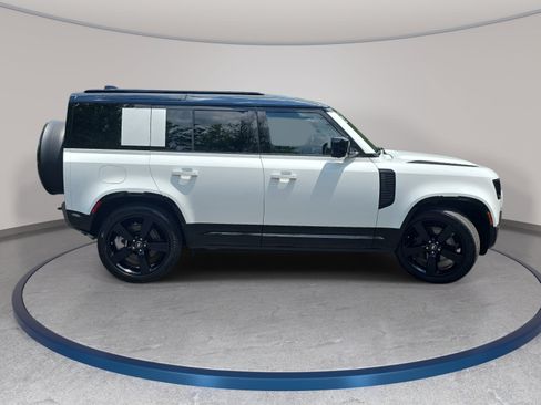 Certified 2025 Land Rover Defender 110 X-Dynamic SE AWD/4WD image 4