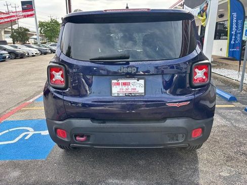 Used 2017 Jeep Renegade Trailhawk w/ Premium Trailhawk Package AWD/4WD image 4