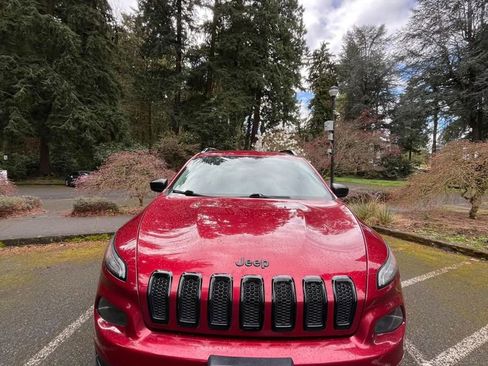 Used 2016 Jeep Cherokee Sport image 1