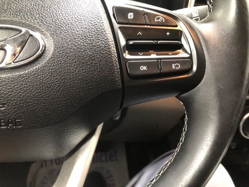 Used 2023 Hyundai Venue SEL image 24