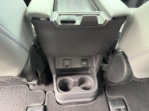Used 2022 Toyota Sienna Limited FWD image 26