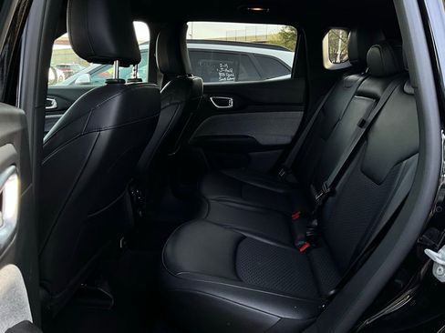 Used 2025 Jeep Compass Latitude image 12