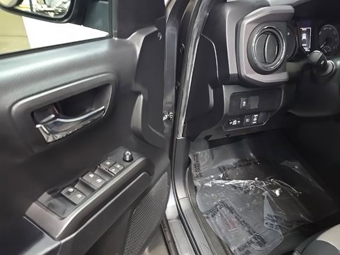 Used 2023 Toyota Tacoma TRD Sport image 27