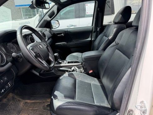 Used 2021 Toyota Tacoma TRD Sport w/ TRD Premium Sport Package image 8