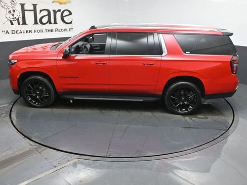 Used 2022 Chevrolet Suburban LT w/ LT Signature Plus Package image 45