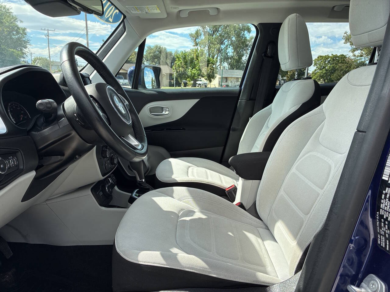 Used 2018 Jeep Renegade Latitude w/ Cold Weather Group AWD/4WD image 7