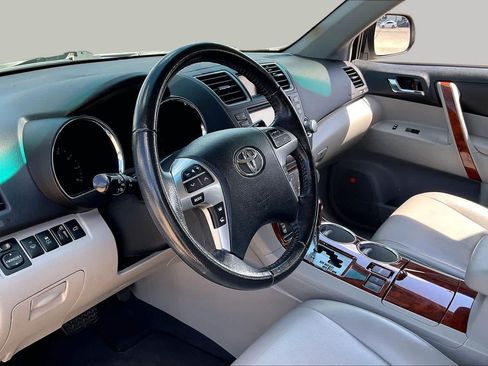 Used 2012 Toyota Highlander Limited w/ Tow Pkg FWD image 15