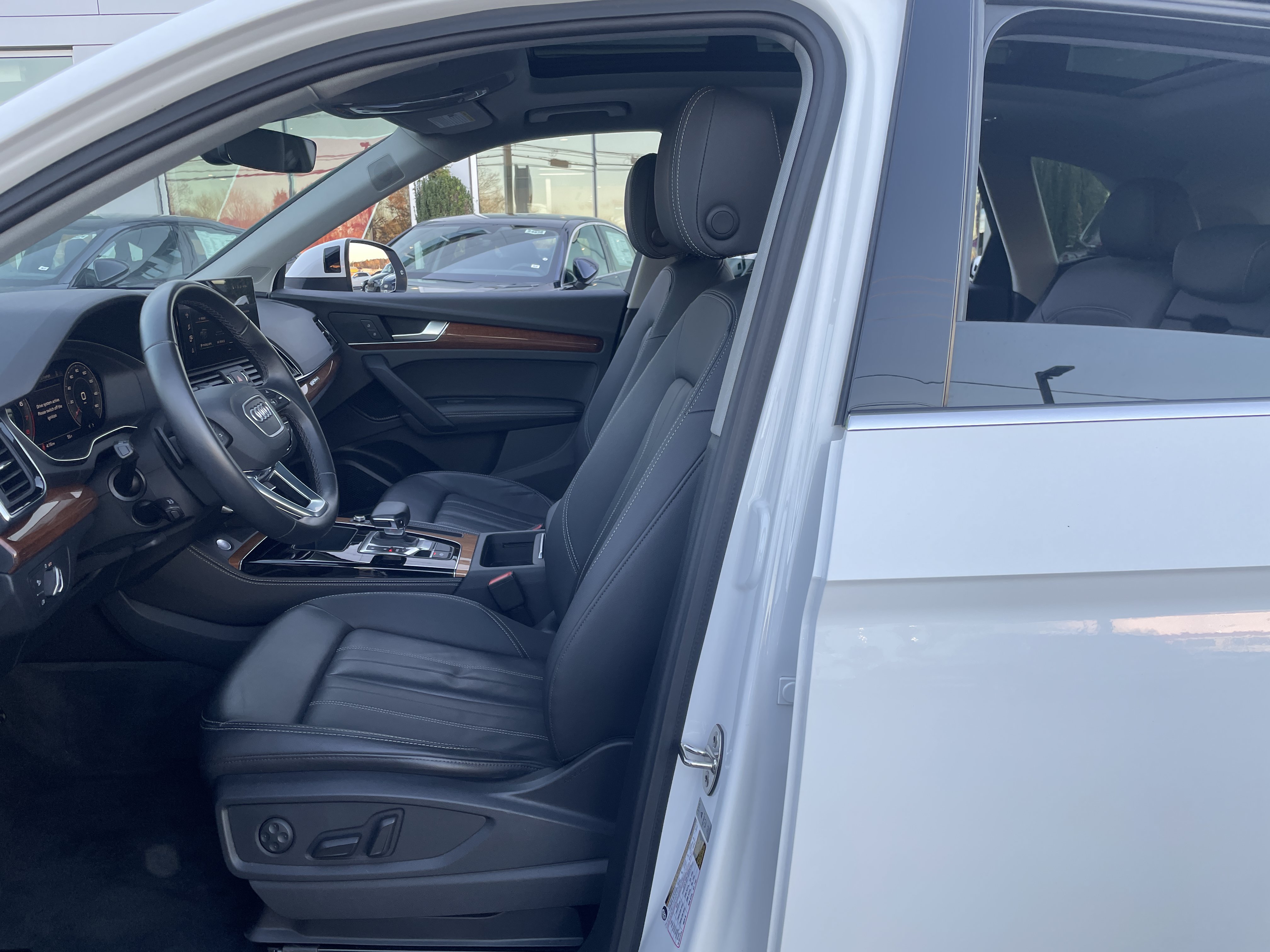 Certified 2022 Audi Q5 2.0T Premium Plus w/ Premium Plus Package AWD/4WD image 7
