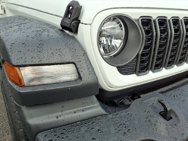 Used 2025 Jeep Wrangler Unlimited Sport AWD/4WD image 3