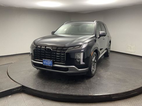 Used 2024 Hyundai Palisade SEL w/ Premium Package FWD image 3