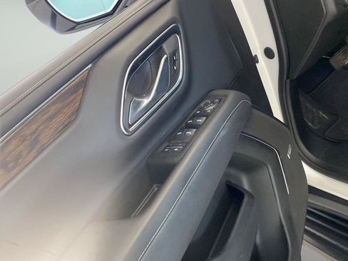 Used 2024 Chevrolet Suburban Premier AWD/4WD image 12