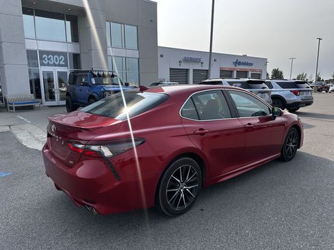 Used 2021 Toyota Camry SE FWD image 5