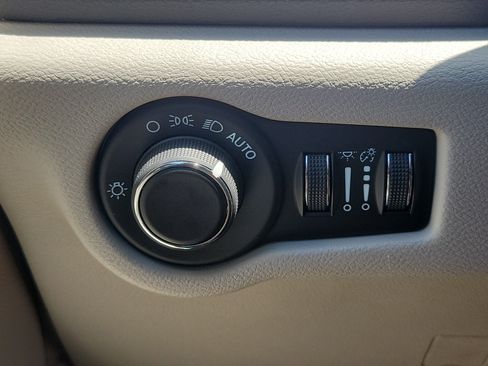 Used 2023 Chrysler Voyager LX FWD image 24