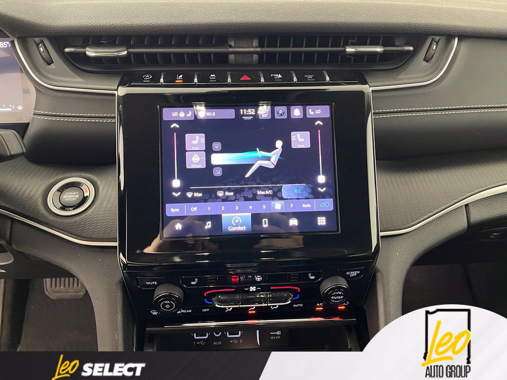 Used 2023 Jeep Grand Cherokee Laredo w/ Luxury Tech Group I RWD image 19