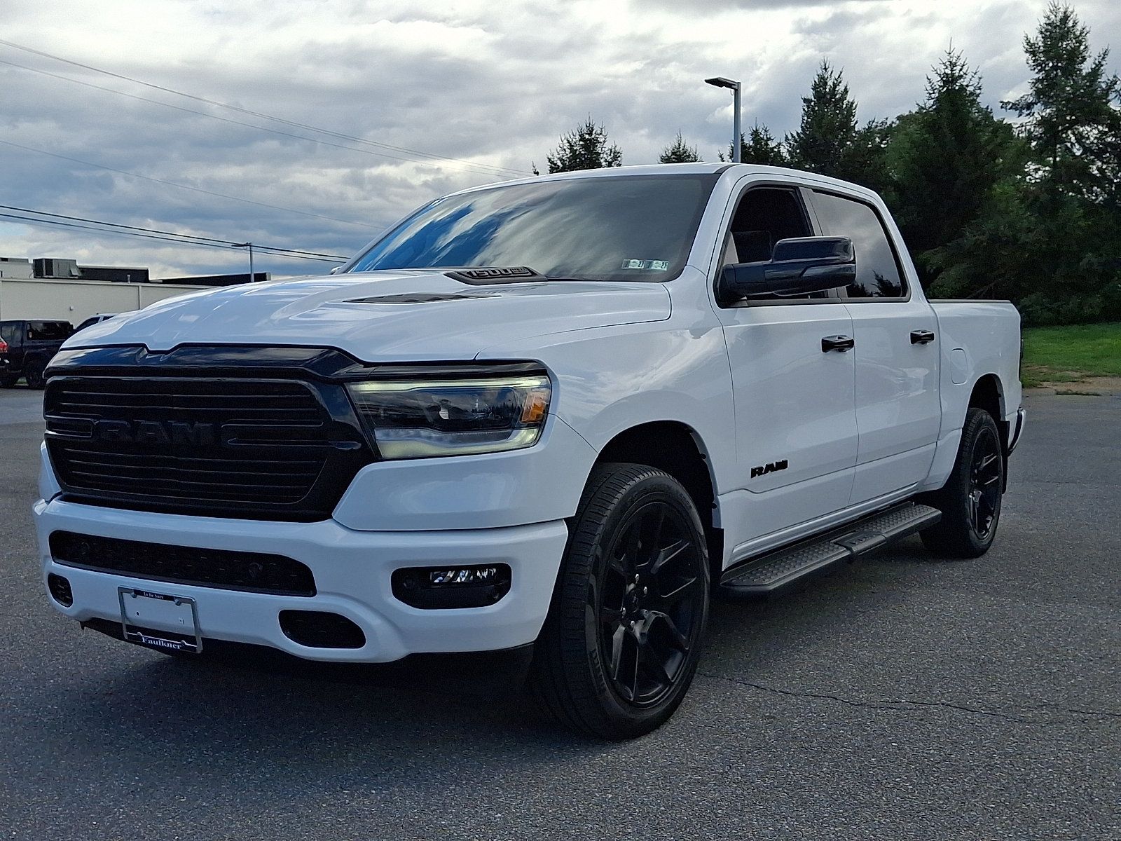 Used 2024 RAM 1500 Laramie AWD/4WD image 3