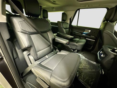 New 2026 Ford Expedition Max Platinum w/ Driver's Package image 29