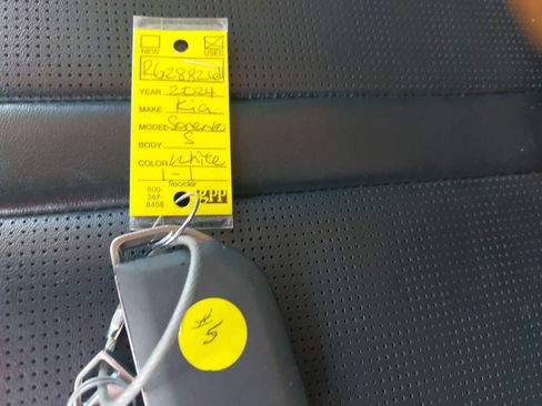 Used 2024 Kia Sorento S image 37