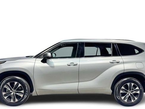 Used 2020 Toyota Highlander XLE image 1