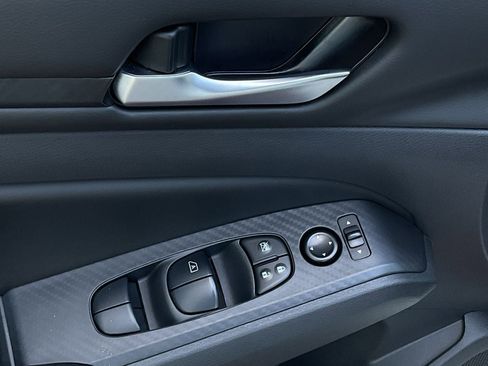 Used 2025 Nissan Altima 2.5 SV image 13