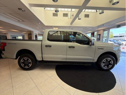 Used 2023 Ford F150 Lightning XLT AWD/4WD image 4