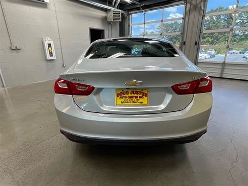 Used 2017 Chevrolet Malibu LT FWD image 4