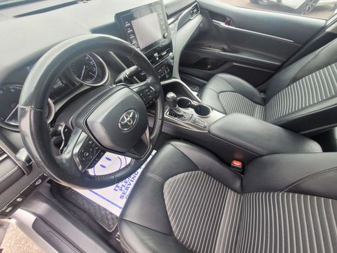 Used 2022 Toyota Camry SE w/ Convenience Package FWD image 19