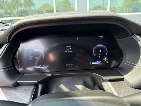 Used 2022 Jeep Grand Cherokee Overland w/ Luxury Tech Group IV image 18