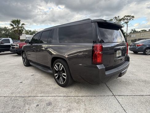Used 2018 Chevrolet Suburban Premier RWD image 23