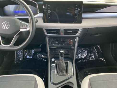 Used 2025 Volkswagen Taos SE image 11