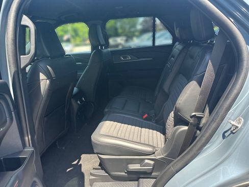 Used 2025 Ford Explorer ST-Line w/ ST-Line Street Pack AWD/4WD image 12