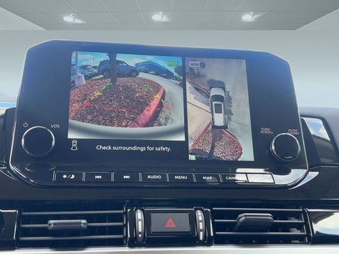 New 2025 Nissan Pathfinder SL image 24