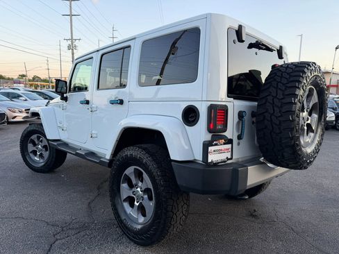 Used 2017 Jeep Wrangler Unlimited Sahara w/ Connectivity Group AWD/4WD image 10