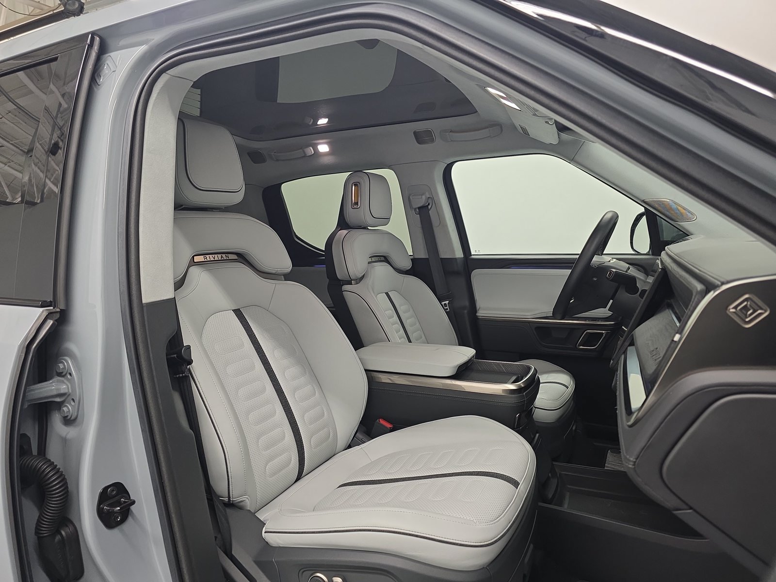 Used 2023 Rivian R1T Adventure Quad AWD/4WD image 23