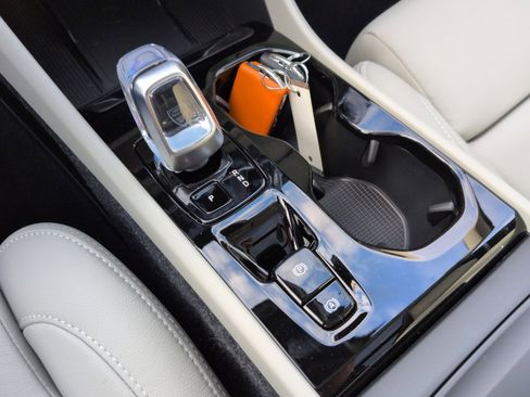 New 2026 Volvo XC40 B5 Ultra w/ Protection Package Premier image 22