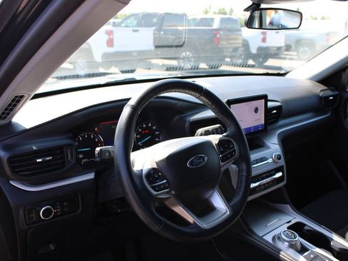 Used 2023 Ford Explorer XLT AWD/4WD image 22