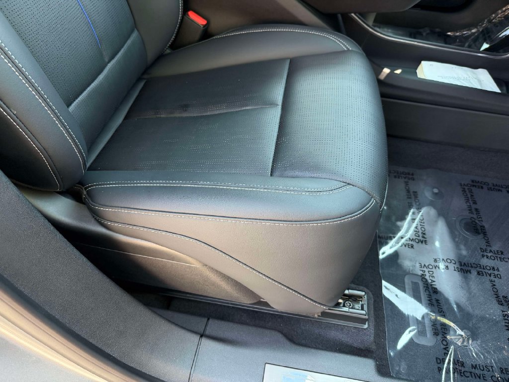 Certified 2024 Cadillac Lyriq Luxury AWD/4WD image 15