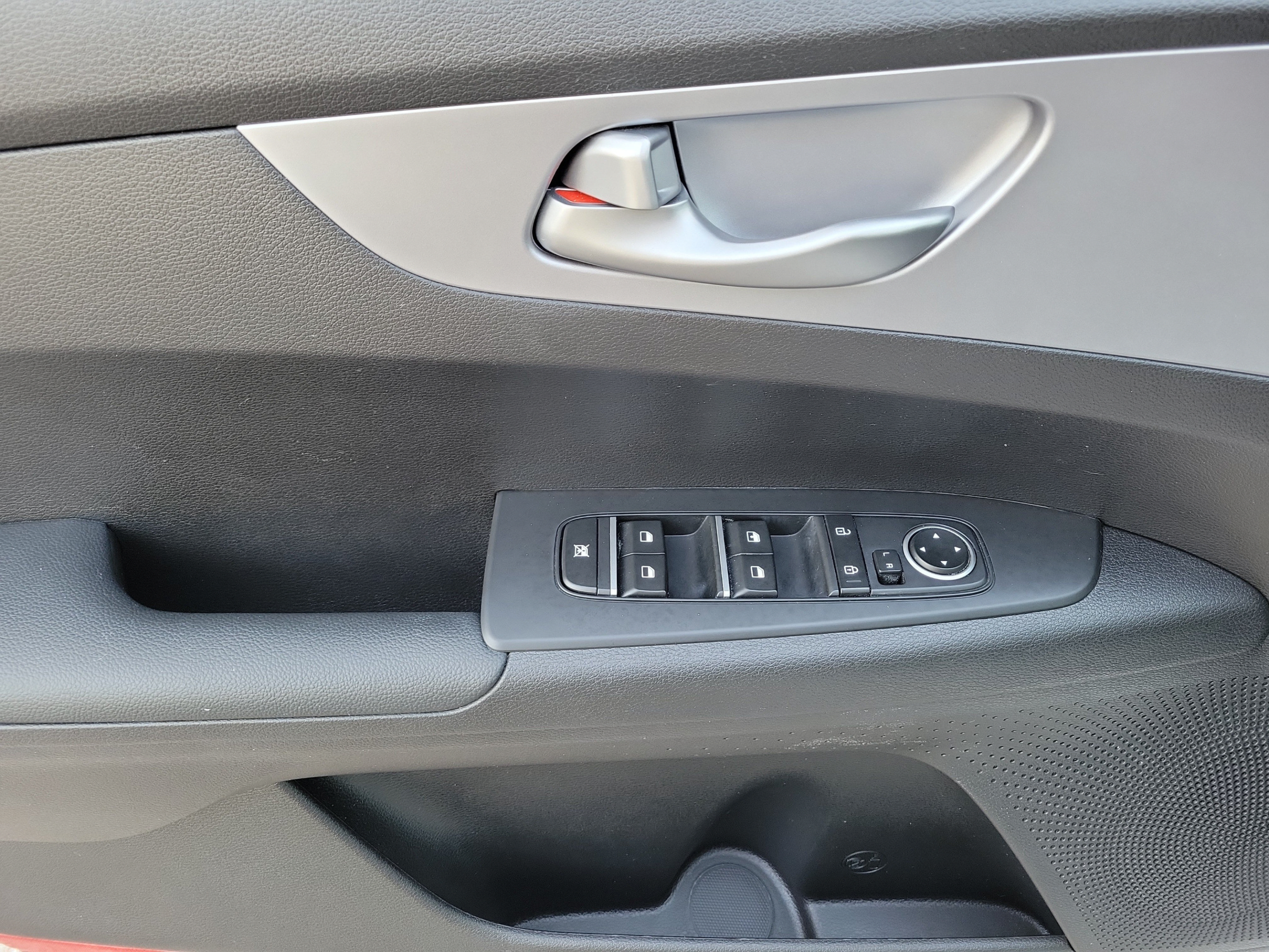 Used 2024 Kia Forte LXS w/ LXS Technology Package FWD image 12