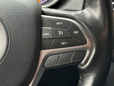 Used 2021 Jeep Grand Cherokee Laredo X image 29