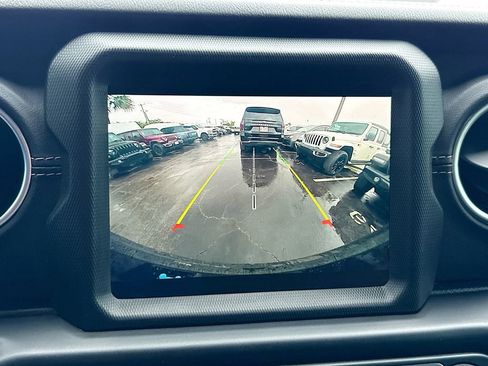 Used 2022 Jeep Wrangler Unlimited Sahara w/ Cold Weather Group image 15