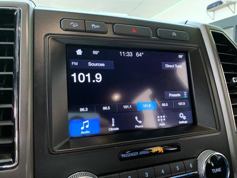 Used 2019 Ford Expedition XLT image 17