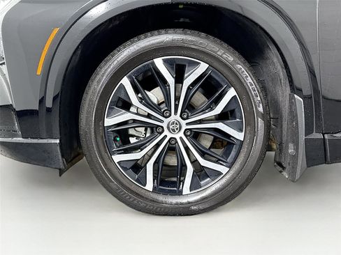 Used 2025 Toyota Crown Signia image 12