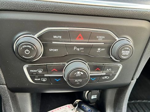 Used 2017 Dodge Charger SXT w/ Rallye Group image 34