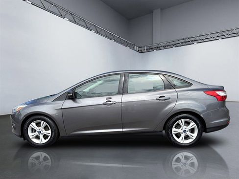 Used 2014 Ford Focus SE FWD image 2