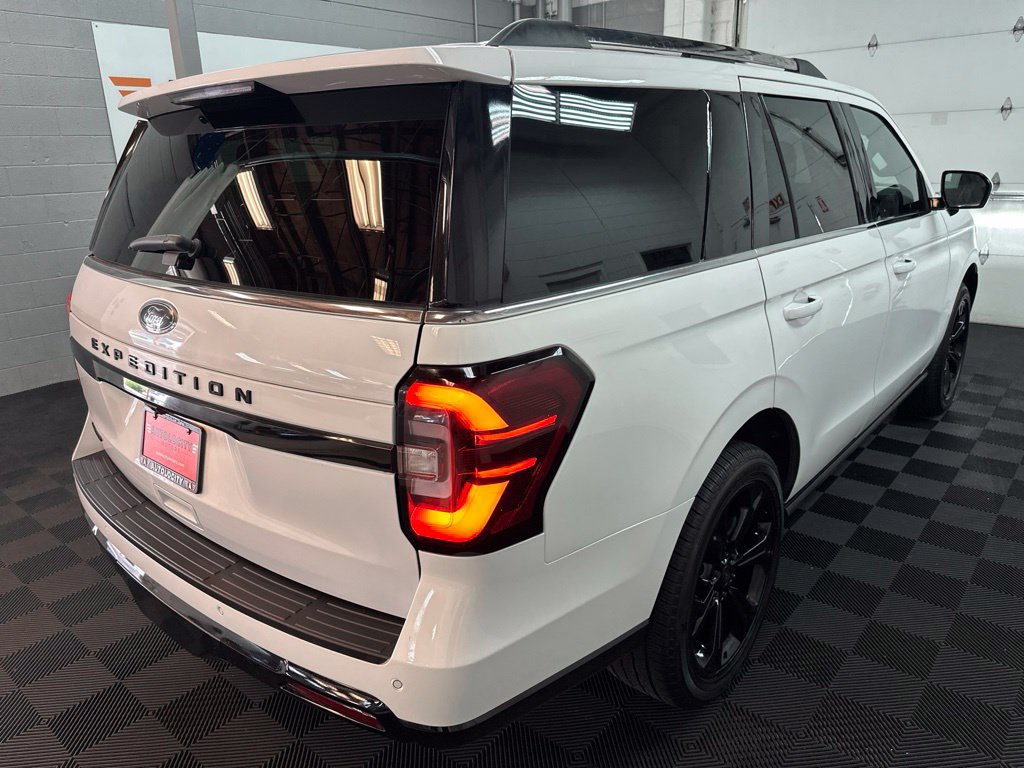 Used 2022 Ford Expedition Limited AWD/4WD image 9