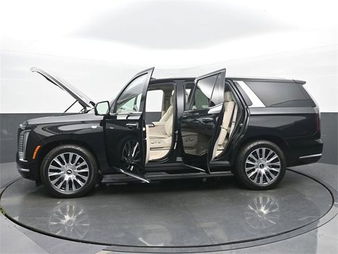 Certified 2025 Cadillac Escalade Premium Luxury Platinum w/ LPO, Floor Liner Package image 57