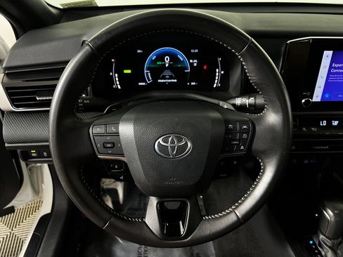 Used 2025 Toyota Camry Hybrid FWD image 14