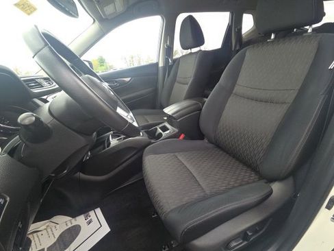 Used 2017 Nissan Rogue SV w/ SV Premium Package AWD/4WD image 25