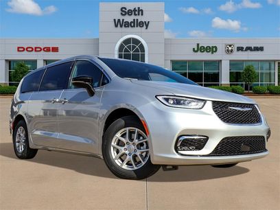 New 2026 Chrysler Pacifica Select