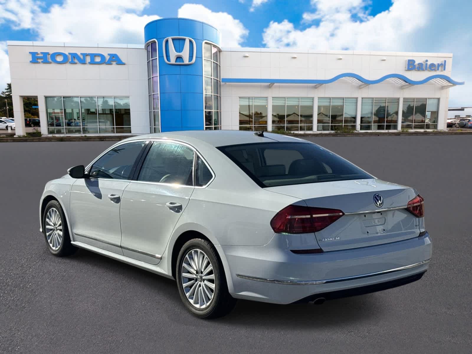Used 2016 Volkswagen Passat 1.8T SE FWD image 3