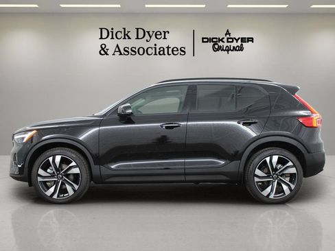New 2026 Volvo XC40 B5 Plus w/ Climate Package AWD/4WD image 15